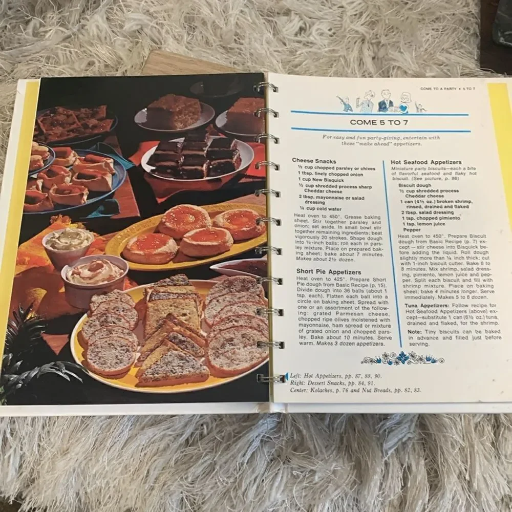 Vintage‎ 1967 General Mills Betty Crocker So Quick With New Bisquick Recipe Book
